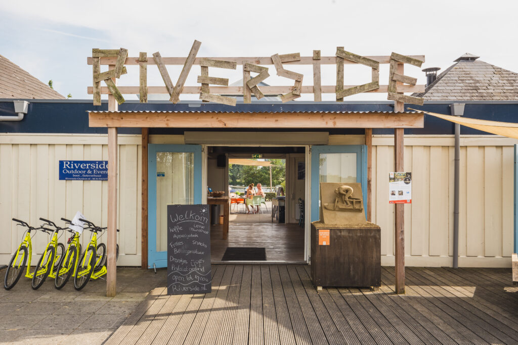 Strandpaviljoen Riverside bij De Gouden Ham