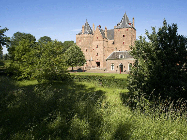 slot loevestein in de lente musea in rivierenland