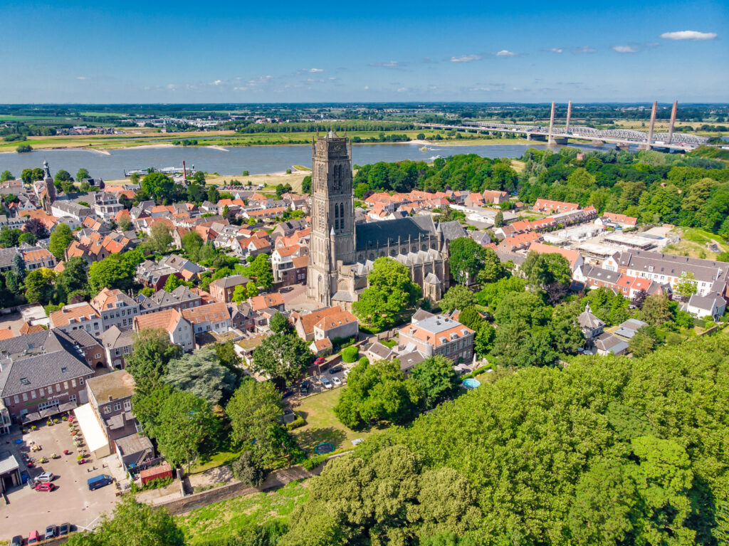 luchtfoto zaltbommel in de bommelerwaard